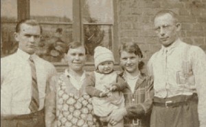 Familie Schillack, links Johann und Anna, rechts Andreas Schillack sen.