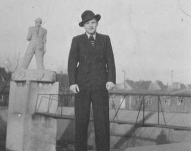 Abb.: Der Bergmann im Feuerlschteich, errichtet von Zwangsarbeitern bzw. Kriegsgefangenen