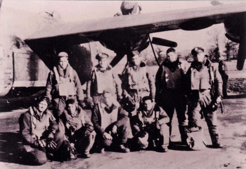 Besatzung des amerikanischen Bombers B-24 Liberator 'Never Mrs.' am 11. November 1944