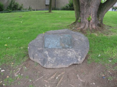 Im Sommer 1993 wurde das Denkmal aufgestellt