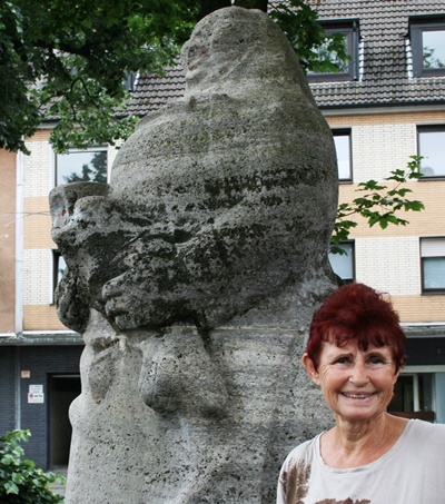 Brunnenskulptur erinnert an Auguste Kinski