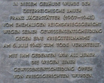 Gedenktafel am ehemaligen Reichskriegsgericht in Berlin