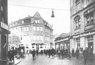 Metzgerei der Familie Grüneberg an der damaligen  'Adolf-Hitler-Sraße' heute Hauptstraße 16.