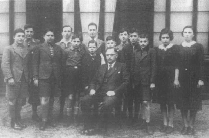 8. Schuljahr der Israelitischen Volksschule im März 1939