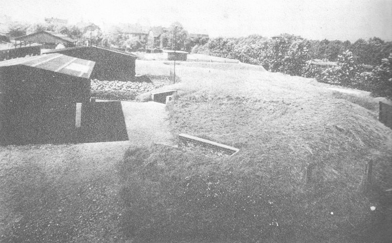 Splitterschutzgrben im Vorzeigelager