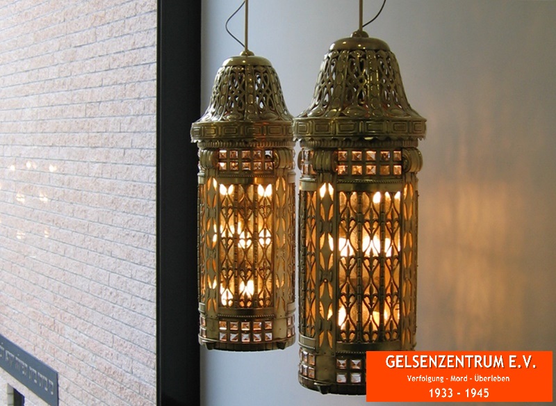 Diese alten Messinglampen sind die letzten Zeugen des jüdischen Betraums im Kaufhaus der Gebr. Alsberg AG in der Gelsenkirchener Innenstadt.