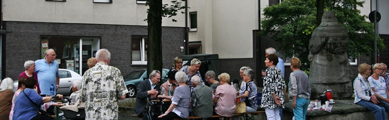 Kommunikatives Mitteinander auf dem Ilse-Kibgis-Platz in Gelsenkirchen