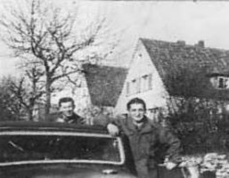 Herman Neudorf, rechts, arbeitete nach seiner Befreiung aus dem KZ Buchenwald bei der jüdischen Brigade