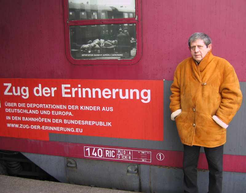 Reinhold Adam besucht die Ausstellung 'Zug der Erinnerung' in Gelsenkirchen