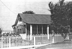 Bungalow of my parents rented in Seagate for the summer of 1948. Margot and Albert visited there, until we moved into our own place in August. (That's how it happened that Carol was born in February 1949) 