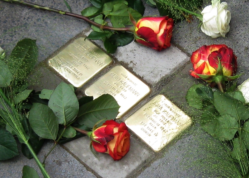 Stolpersteine fr Albert, Irma und Gerd Kaufmann in Bochum-Wattenscheid, Vdestrasse 63