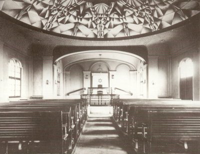 Innenansicht der Synagoge in Gelsenkirchen-Buer, auch sie wurde durch Brandstiftung in der Pogromnacht 1938 zerstört