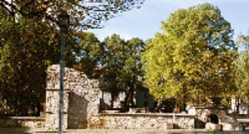 Denkmal auf den Ruinen der großen Choral-Synagoge, Riga